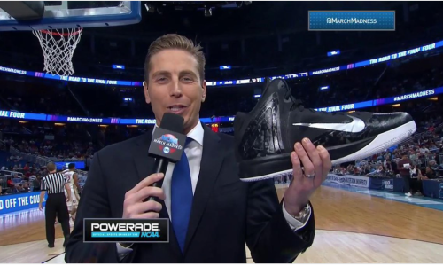 Nike 为中锋花费 $15,000 美元制作球鞋？